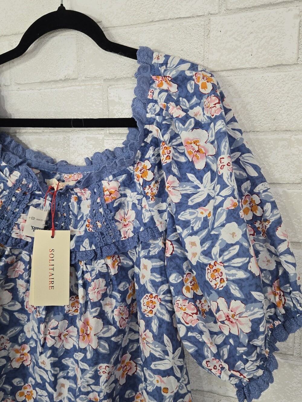 NWT Solitaire blouse with a square neckline and ruffled sleeves - Picture 6 of 13